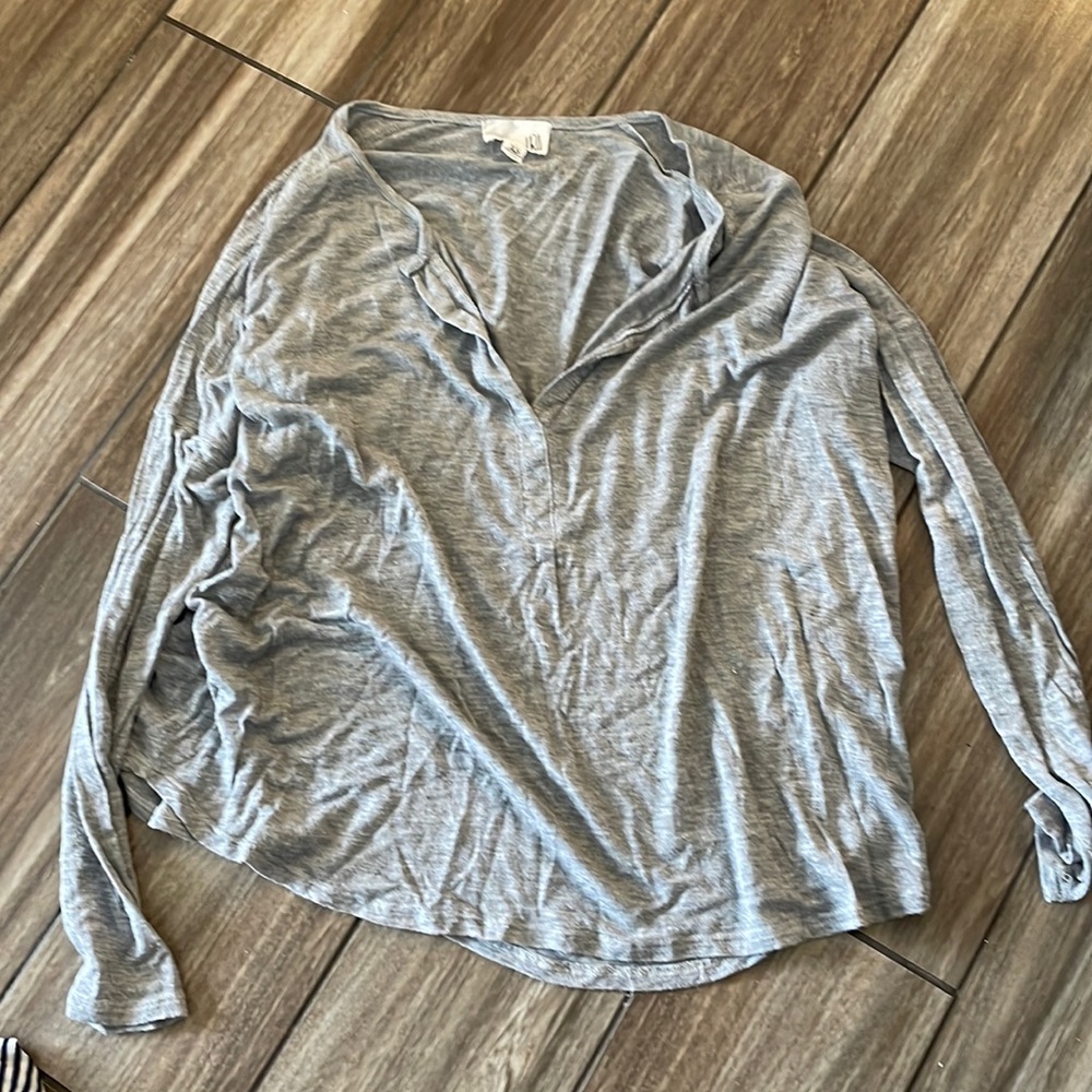 Long sleeve grey top